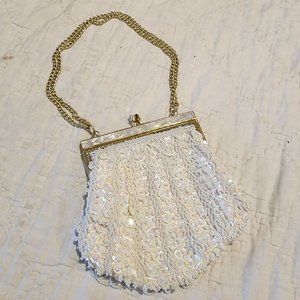 *Vintage***Beautiful Beaded Cream purse with Gold accents